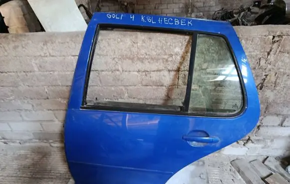 Volkswagen Golf IV Rear door