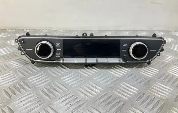 Audi A4 S4 B9 Climate control unit 8W0820043F