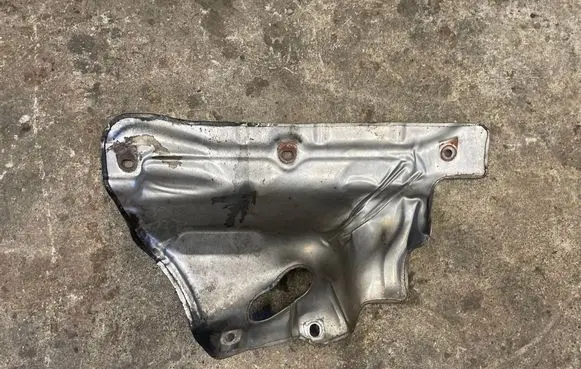 Volvo XC90 Heat shield in engine bay 30757170