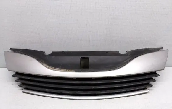 Renault Laguna II Front bumper upper radiator grill