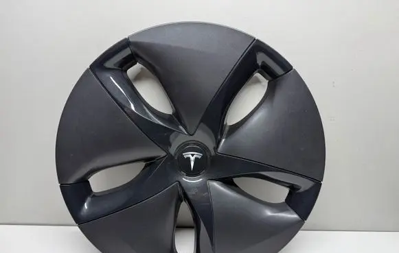 Tesla Model 3 R17 wheel hub/cap/trim 104423199B