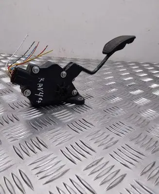 Toyota RAV 4 (XA30) Accelerator throttle pedal 7811042030 1988007280 05JJ6D00094
