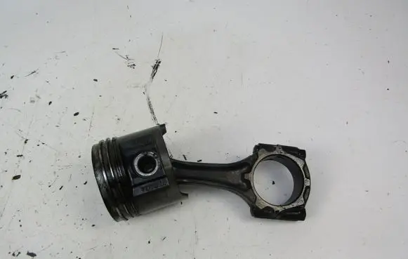Toyota Avensis T220 Piston 