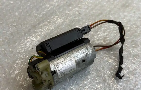 BMW 5 E39 Seat adjustment motor 8352192 67318352192 0130002503