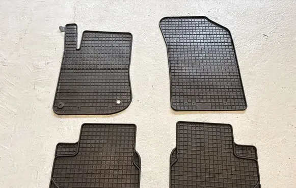 Peugeot 208 I Car floor mat set