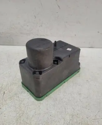 Volkswagen PASSAT B4 Central locking vacuum pump 3A0962257