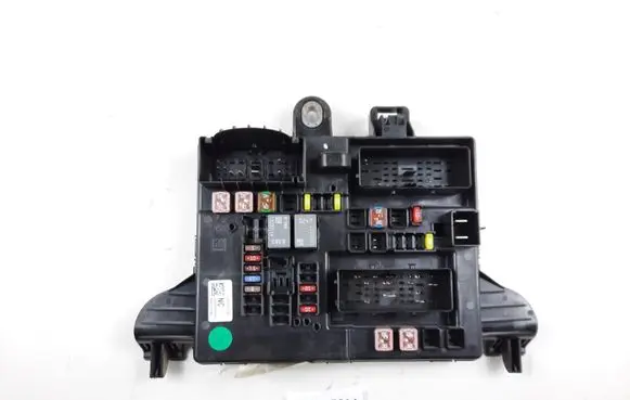 Opel Insignia A Fuse module 13277319