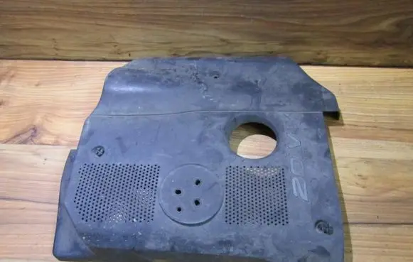 Volkswagen PASSAT B5 Engine cover (trim) 058103724r