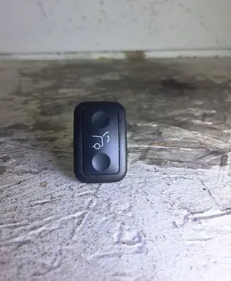 Jaguar XF Tailgate opening switch A2048707151 03152810