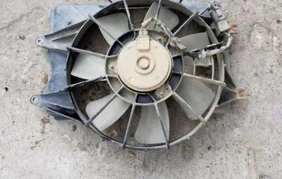 Honda FR-V Radiator cooling fan shroud OEM