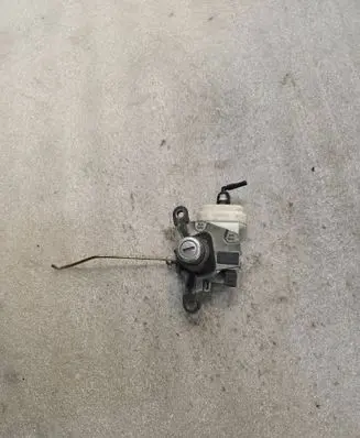 Audi A4 S4 B5 8D Central locking vacuum pump 590298003