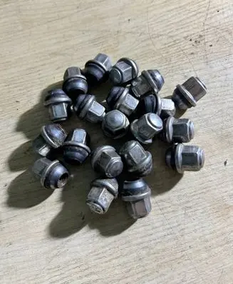 Ford Mondeo MK V Wheel nut cap/cover