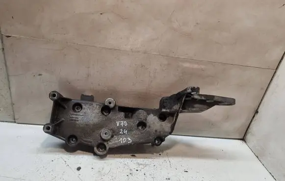Engine mounting bracket