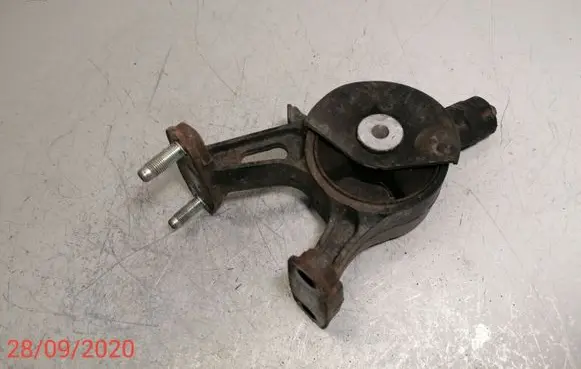 Toyota Avensis T270 Engine mount bracket