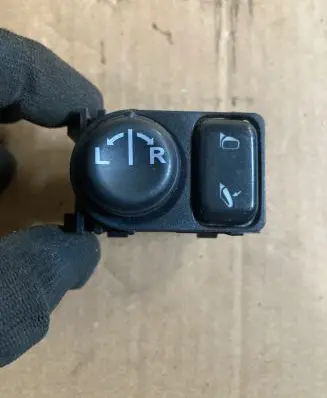 Wing mirror switch
