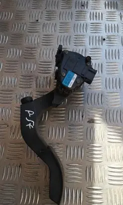 Volkswagen PASSAT B5.5 Accelerator throttle pedal 8d1723523n