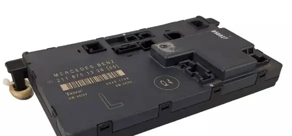 Mercedes-Benz E W211 Door control unit/module 2118701326