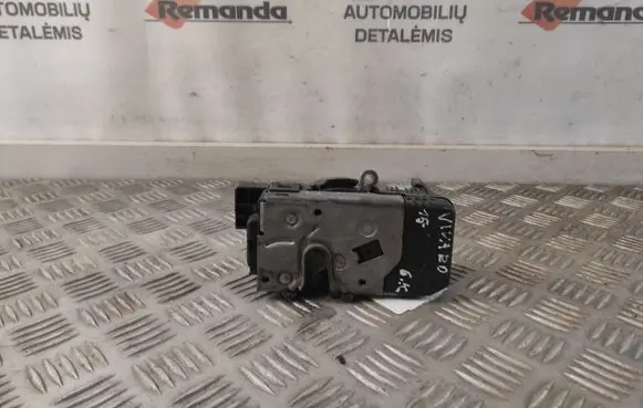 Opel Vivaro Loading door lock 905033916R 93867687