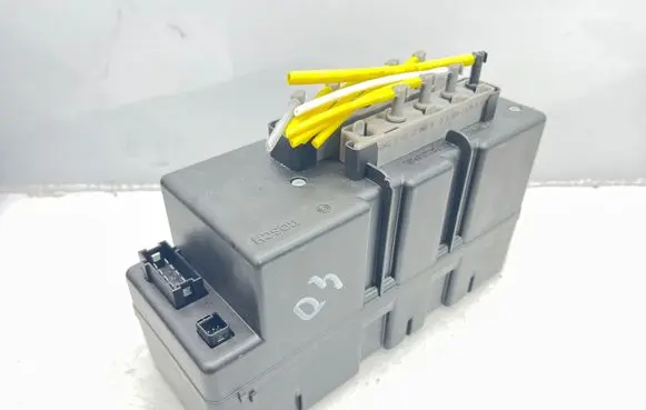 Mercedes-Benz S W220 Central locking vacuum pump 2208000748