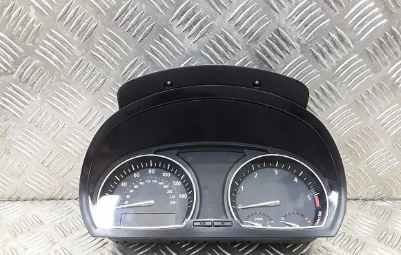 BMW X3 E83 Speedometer (instrument cluster) 102468026