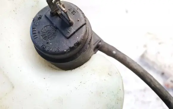 Peugeot 405 Windscreen/windshield washer pump 06124