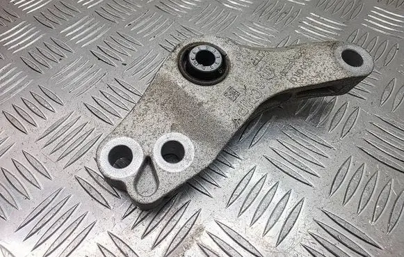 Opel Mokka B Engine mount bracket 9826468580