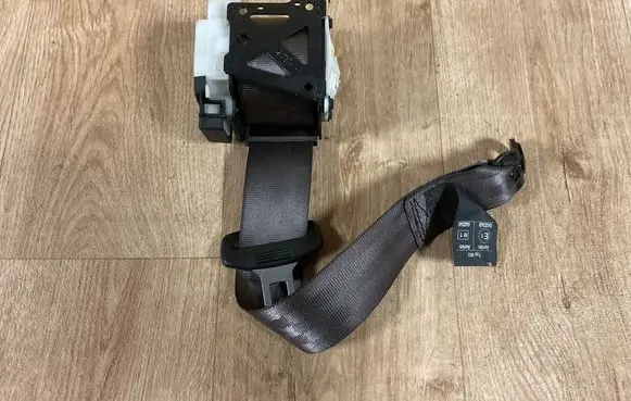 Rear seatbelt