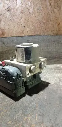 Skoda Octavia Mk2 (1Z) ABS Pump 1K0907379AK