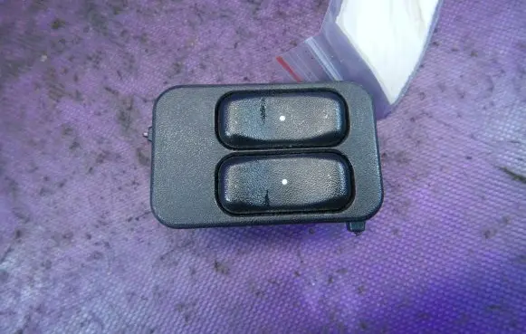 Opel Meriva A Quarter vent window switch 24409205