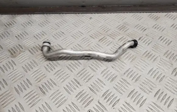 Audi Q7 4M Engine coolant pipe/hose 06M121083J