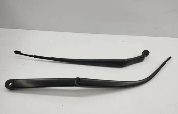 Honda CR-V Front wiper blade arm