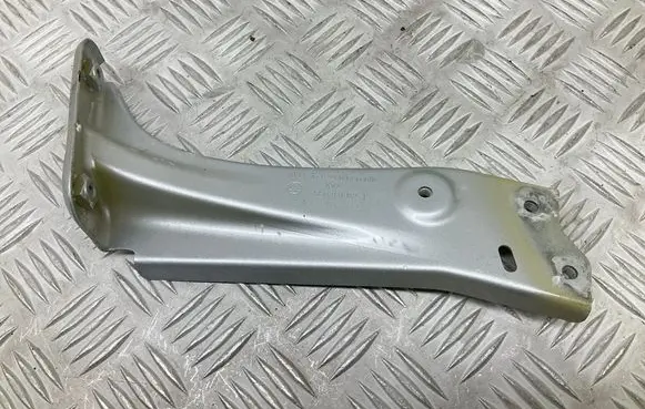 Fender mounting bracket