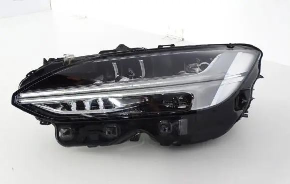 Volvo S90, V90 Headlight/headlamp 31468900