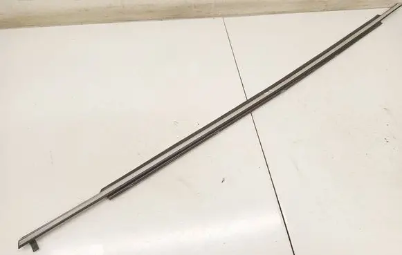 Toyota Avensis T250 Front door glass trim molding 