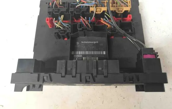 Volkswagen PASSAT B7 Central body control module 3C8937049D
