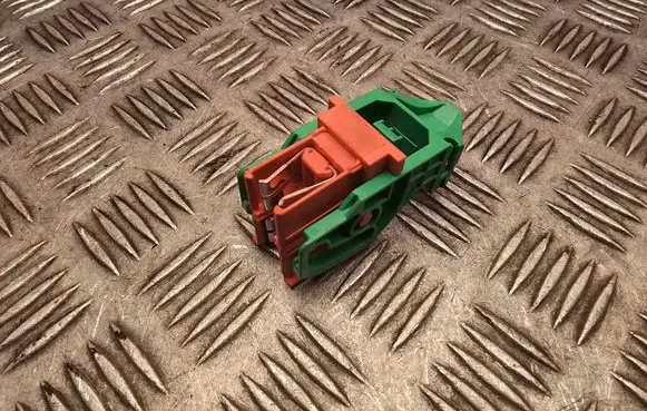 Suzuki Vitara (LY) Battery relay fuse YA1