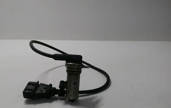 Volkswagen PASSAT B5.5 Crankshaft position sensor 028907319B