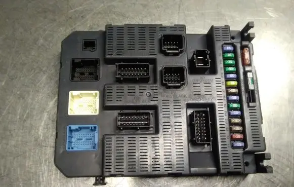 Peugeot 308 Comfort/convenience module 9663798180 BSI2004P0200