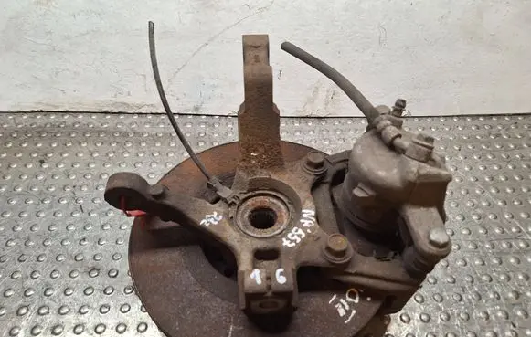 Renault Clio III Front wheel hub spindle knuckle S25056557 8200345944