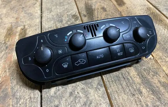 Mercedes-Benz C W203 Climate control unit A2038300285 2038300285