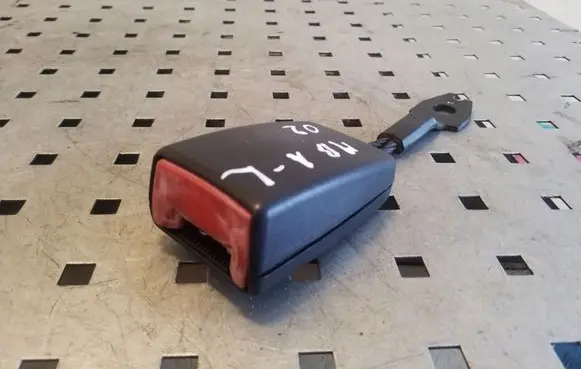 Mercedes-Benz A W168 Front seatbelt buckle 1688602669