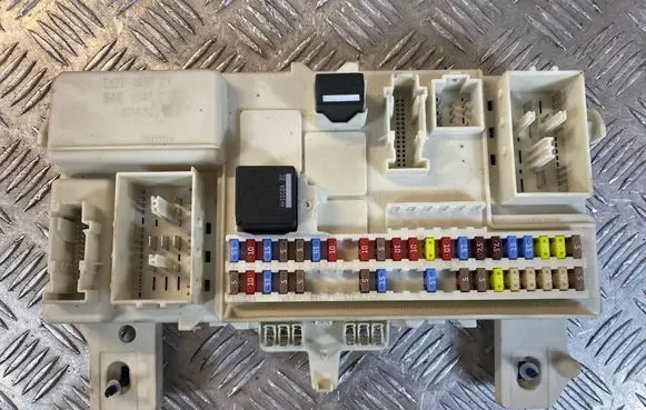 Volvo V50 Fuse box set 31254749 519096812 00268320