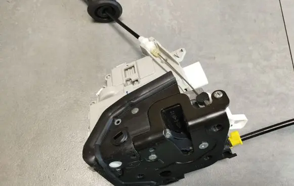Audi A5 Sportback 8TA Rear door lock 8K0839015H