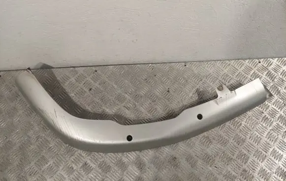 Front bumper lip