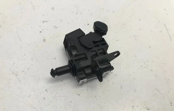 Fuel tank cap lock