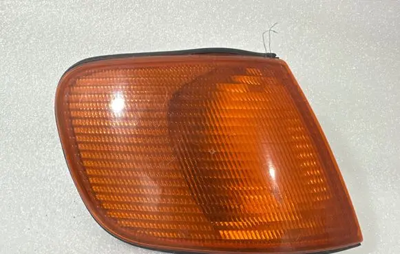 Audi 80 90 S2 B4 Front indicator light 137984