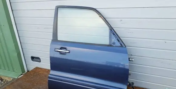 Mitsubishi Pajero Front door 5700A900