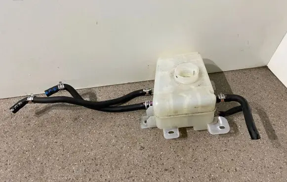 Lexus RX 450H Brake fluid reservoir 241040
