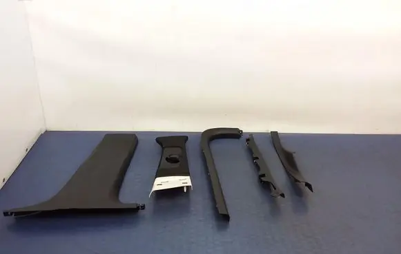 Cadillac CTS Other sill/pillar trim element