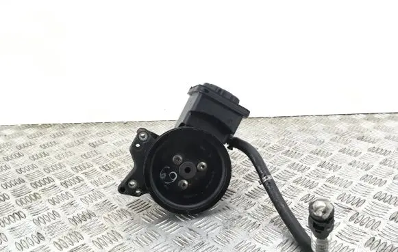 BMW 5 E60 E61 Power steering pump 7693974